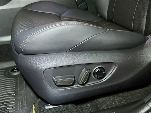 Used 2024 Toyota Venza Limited image 16