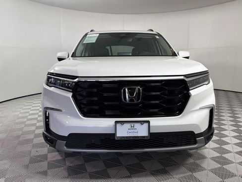 Certified 2025 Honda Pilot Touring image 6