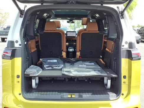New 2025 Volkswagen ID. Buzz Pro S Plus AWD/4WD image 11