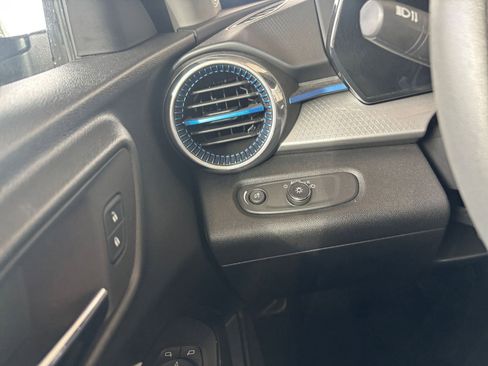 Used 2025 Chevrolet Trax LT image 33