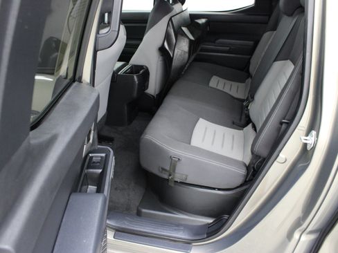Used 2024 Toyota Tacoma TRD Sport AWD/4WD image 28