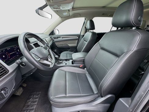 Used 2023 Volkswagen Atlas SE w/ Panoramic Sunroof Package FWD image 13