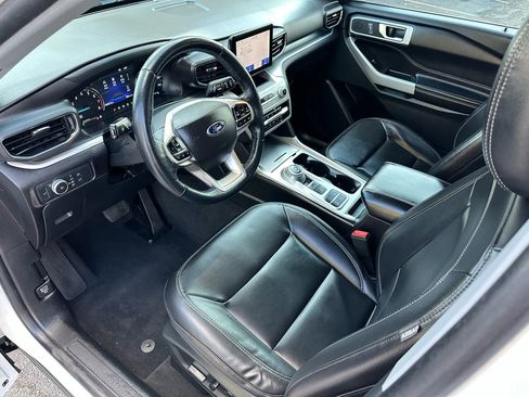 Used 2022 Ford Explorer XLT w/ Equipment Group 202A image 13