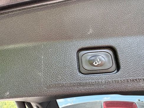 Used 2019 Ford Explorer XLT w/ Equipment Group 202A AWD/4WD image 26