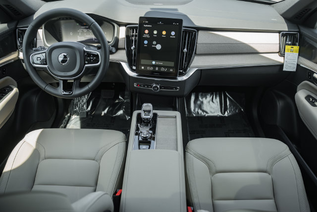 New 2026 Volvo XC90 B6 Plus w/ Protection Package Premier AWD/4WD image 21