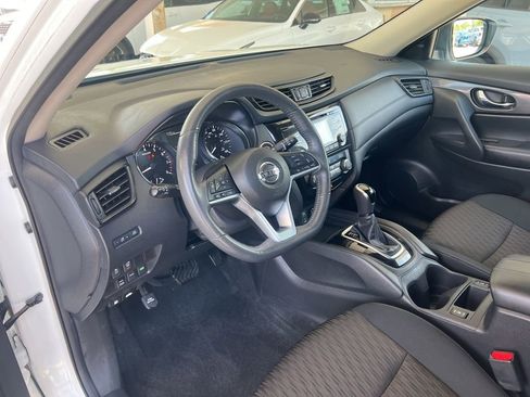 Used 2017 Nissan Rogue SV AWD/4WD image 6
