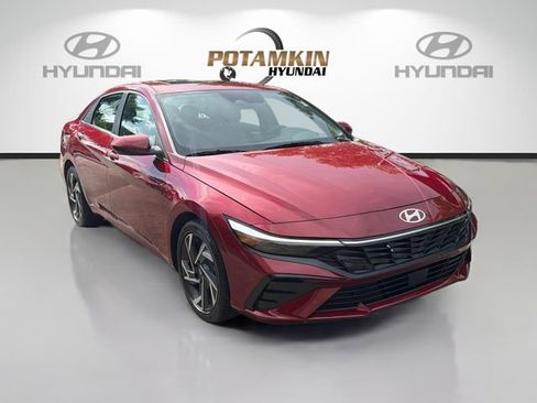 Certified 2025 Hyundai Elantra SEL FWD image 3