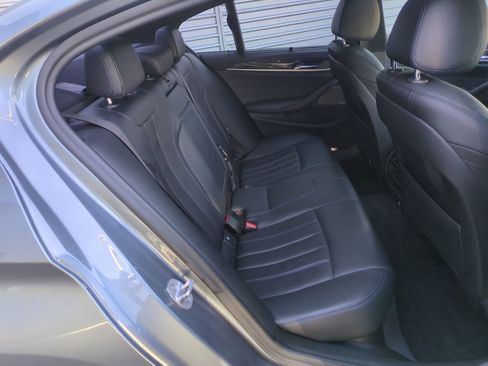 Used 2019 BMW 530e xDrive w/ M Sport Package image 31