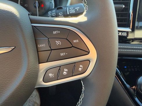 New 2026 Chrysler Pacifica Select image 14