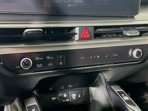 Used 2024 Kia Sorento S image 15