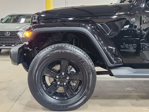 Used 2020 Jeep Wrangler Unlimited Sahara image 5