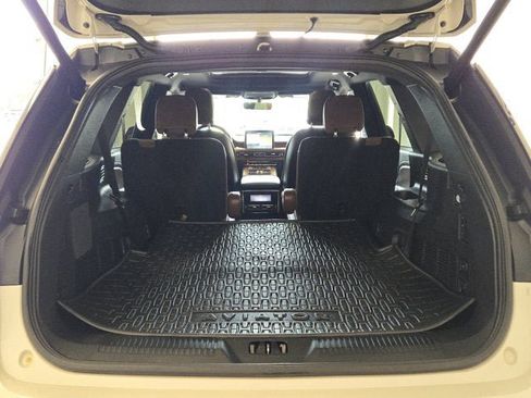 Used 2022 Lincoln Aviator Reserve AWD/4WD image 14
