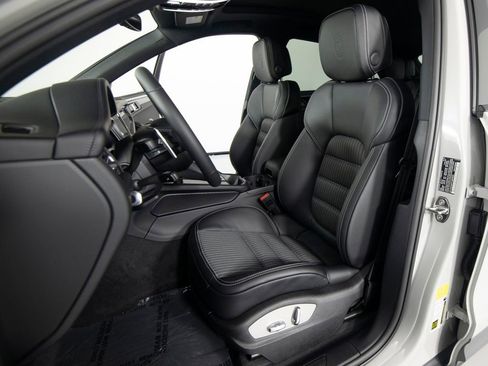 New 2026 Porsche Macan Turbo image 4