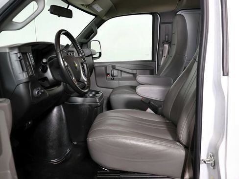 Used 2018 Chevrolet Express 2500 w/ Driver Convenience Package RWD image 26
