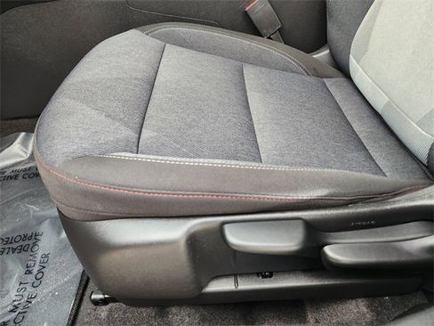 Used 2024 Chevrolet Trax RS w/ Sunroof Package image 23