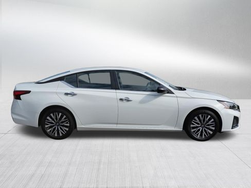 Used 2025 Nissan Altima 2.5 SV FWD image 8
