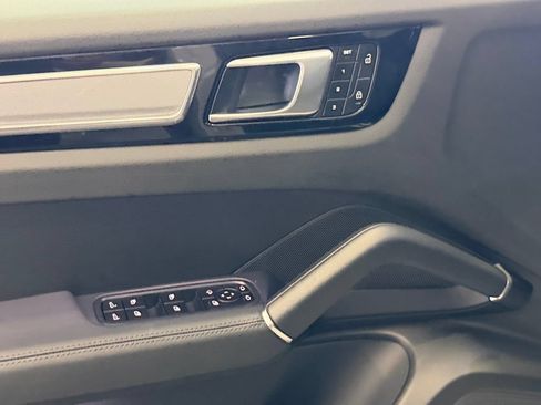 Certified 2023 Porsche Cayenne Platinum Edition AWD/4WD image 11