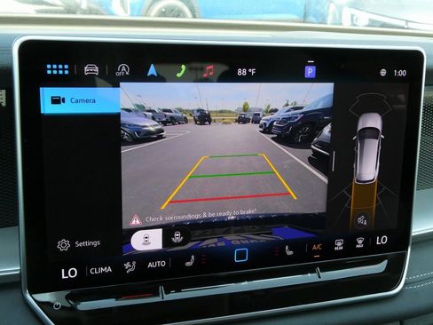 New 2025 Volkswagen Tiguan SE image 7