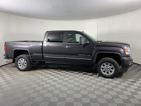 Used 2015 GMC Sierra 3500 Denali image 2