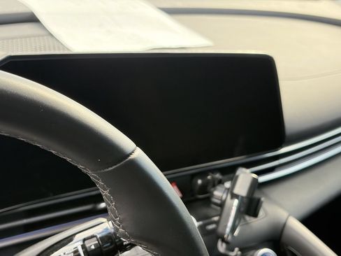 Used 2025 Hyundai Elantra Limited FWD image 11