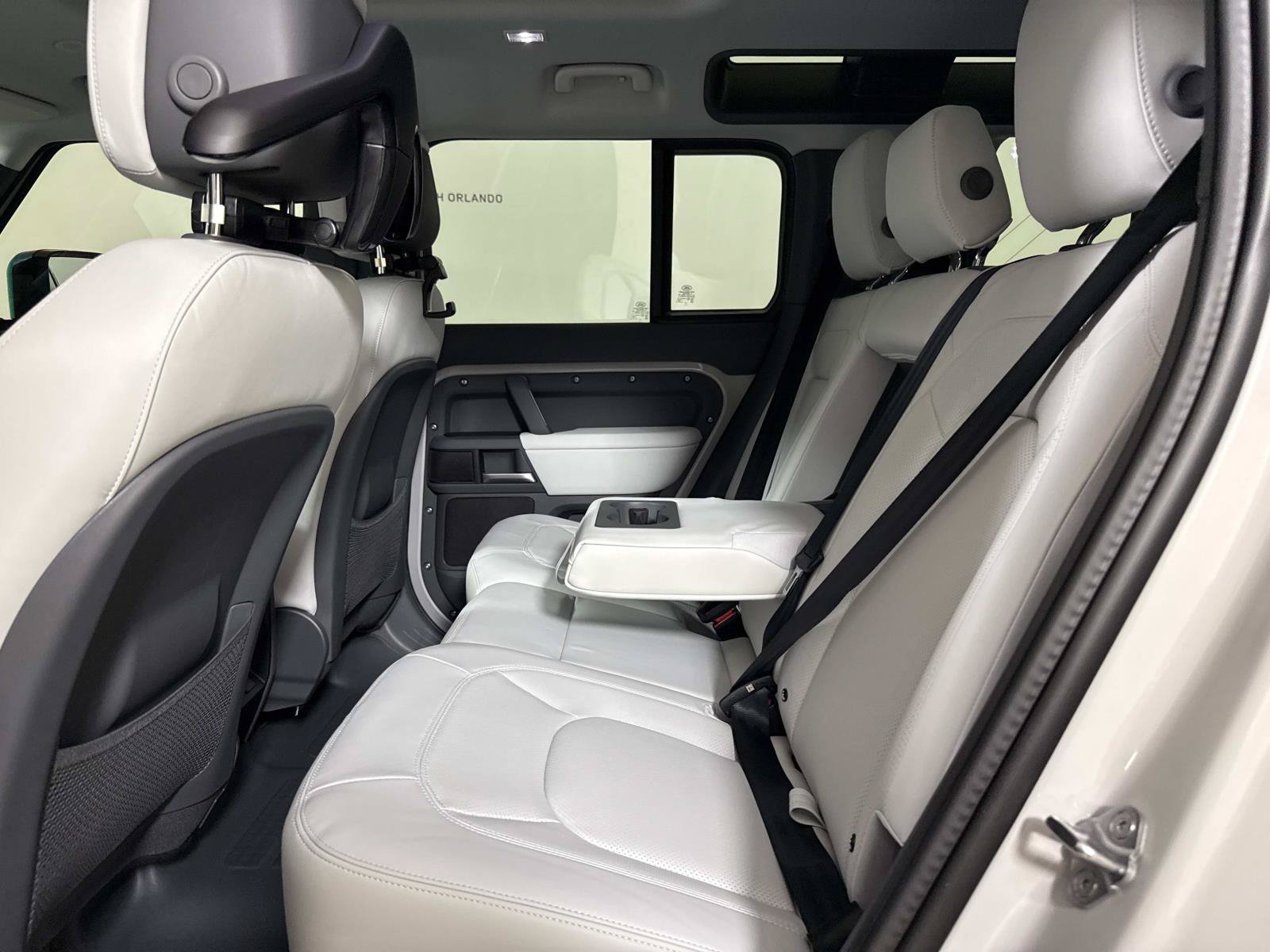 New 2026 Land Rover Defender 110 X-Dynamic SE AWD/4WD image 13