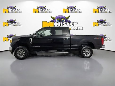 Used 2017 Ford F250 XLT w/ XLT Premium Package image 8