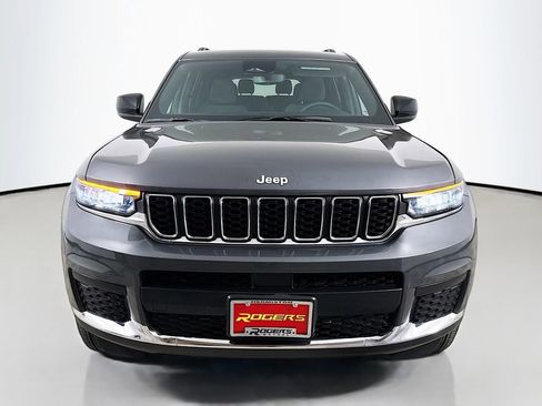 Used 2024 Jeep Grand Cherokee L Laredo image 2