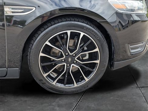 Used 2017 Ford Taurus SEL w/ Equipment Group 201A image 11