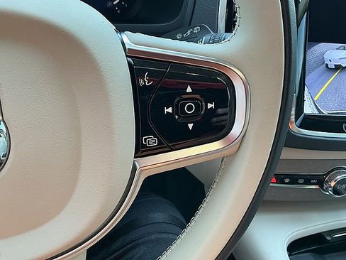 Used 2023 Volvo XC90 B5 Plus w/ Protection Package Premier image 28