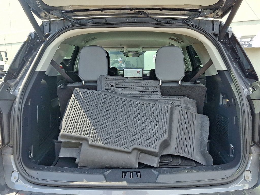 Certified 2025 Ford Explorer Active w/ Active Comfort Package AWD/4WD image 29