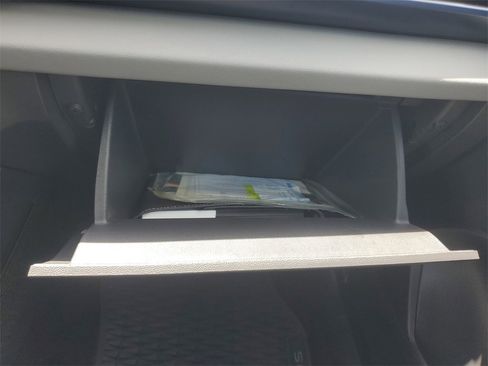 Used 2022 Volkswagen Taos SE image 90