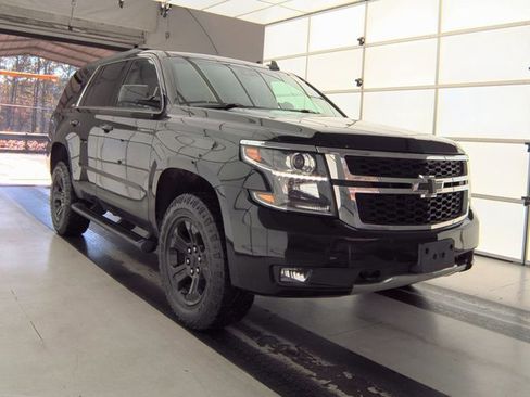 Used 2020 Chevrolet Tahoe LT w/ Luxury Package image 3