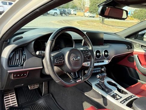 Used 2020 Kia Stinger GT1 image 16
