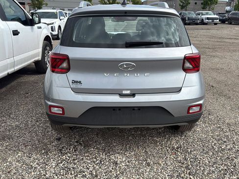 Used 2024 Hyundai Venue SEL FWD image 8
