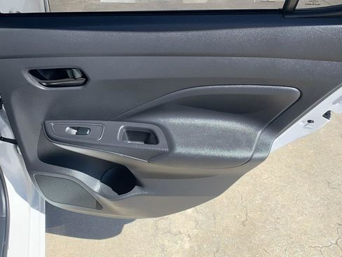 Used 2022 Nissan Versa S FWD image 15