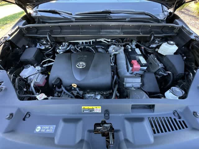 Used 2022 Toyota Highlander XLE AWD/4WD image 28