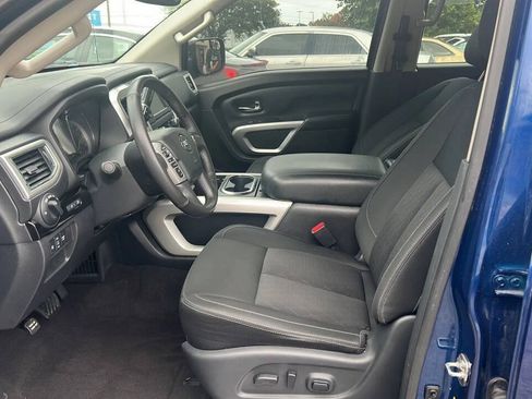 Used 2019 Nissan Titan SV w/ SV Convenience Package AWD/4WD image 11