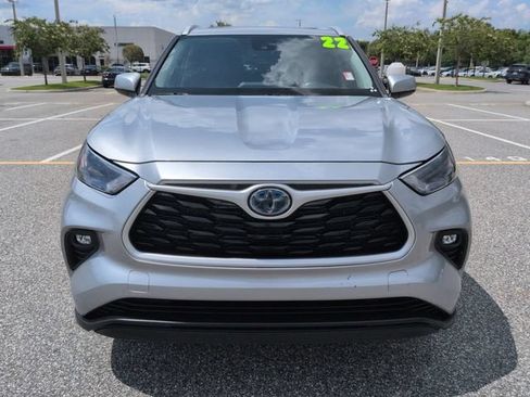 Used 2022 Toyota Highlander XLE FWD image 9