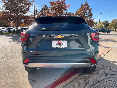 Used 2025 Chevrolet Trax LT image 7