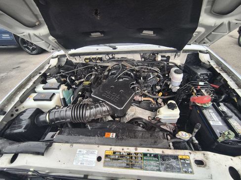 Used 2010 Ford Ranger XLT AWD/4WD image 28