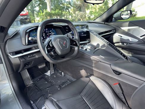 Used 2022 Chevrolet Corvette Stingray Preferred Cpe w/ Z51 Performance Package RWD image 17