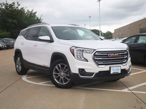 Used 2023 GMC Terrain SLT FWD image 2