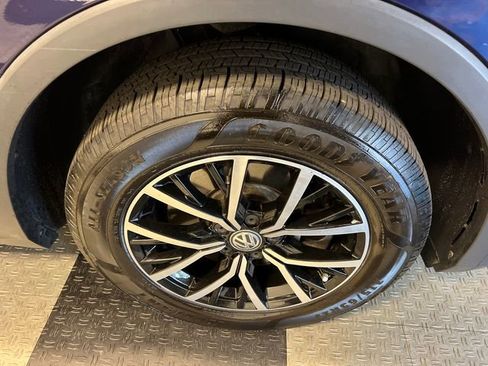 Used 2021 Volkswagen Tiguan SE image 9