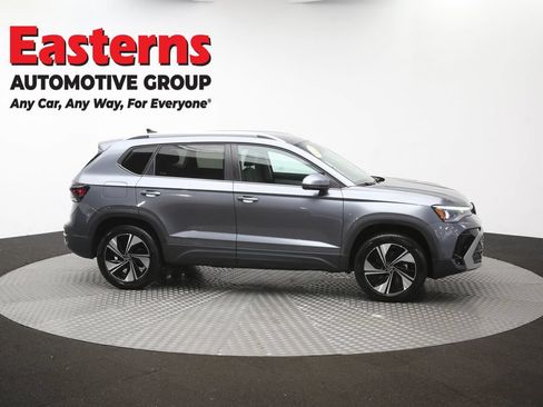 Used 2025 Volkswagen Taos SE AWD/4WD image 44