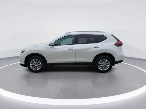 Used 2018 Nissan Rogue SV w/ Sun & Sound Touring Package image 5