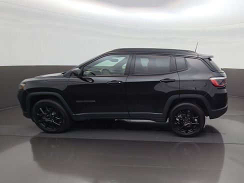 Used 2026 Jeep Compass Latitude w/ Quick Order Package 29K AWD/4WD image 7