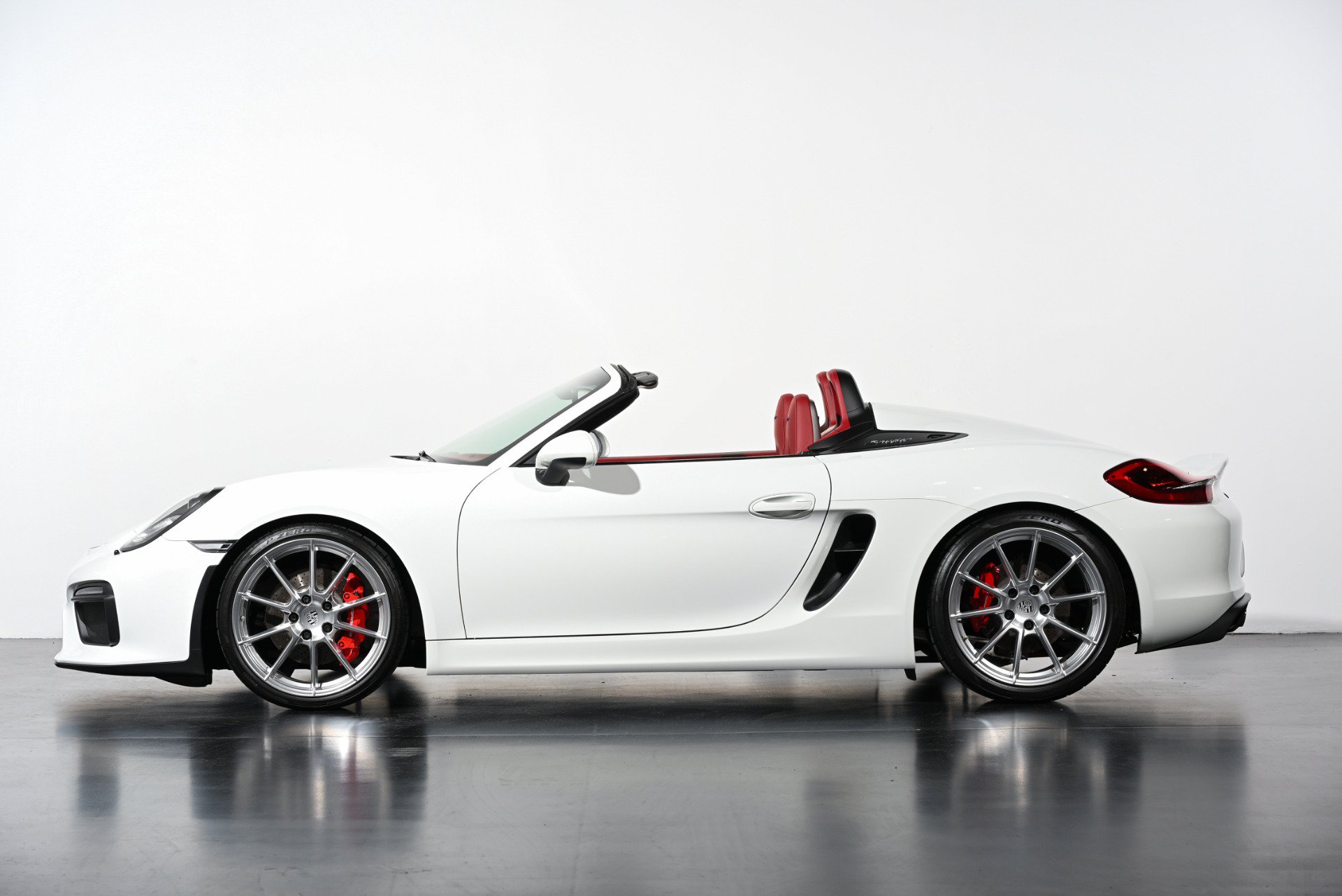 Used 2016 Porsche Boxster Spyder RWD image 13