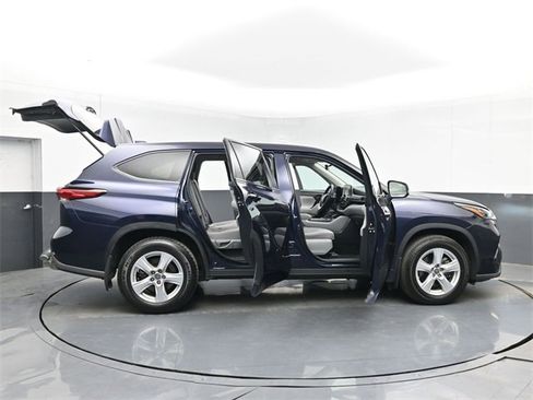 Used 2020 Toyota Highlander L image 56