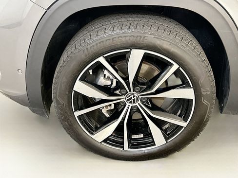 Used 2024 Volkswagen Atlas SEL Premium R-Line AWD/4WD image 36
