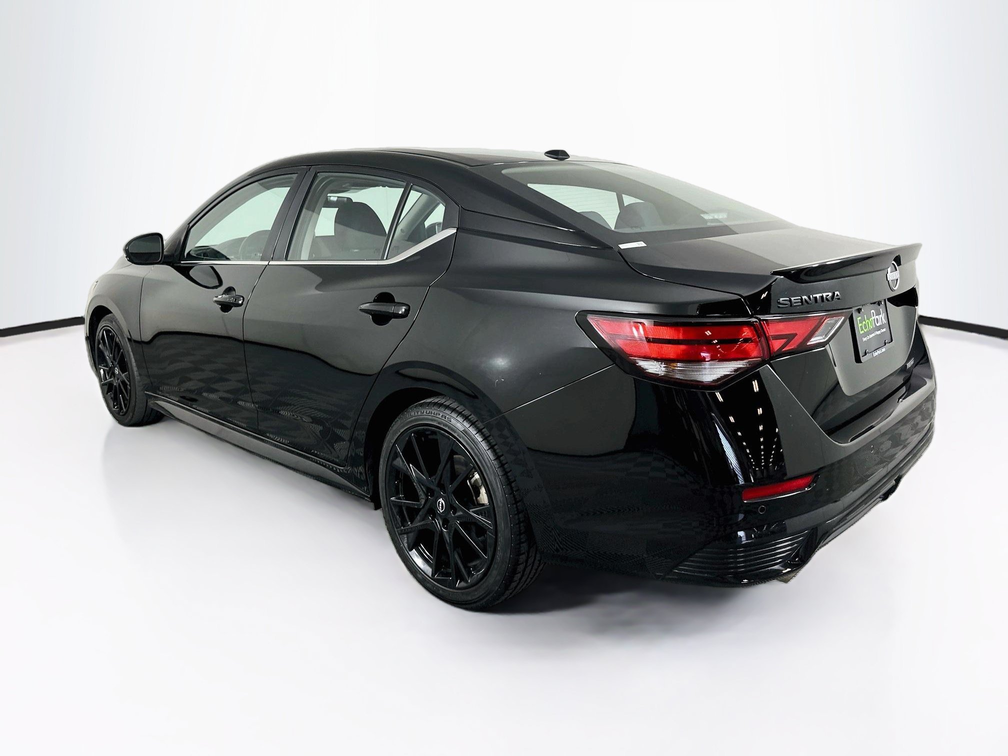 Used 2025 Nissan Sentra SR w/ Midnight Edition FWD image 5